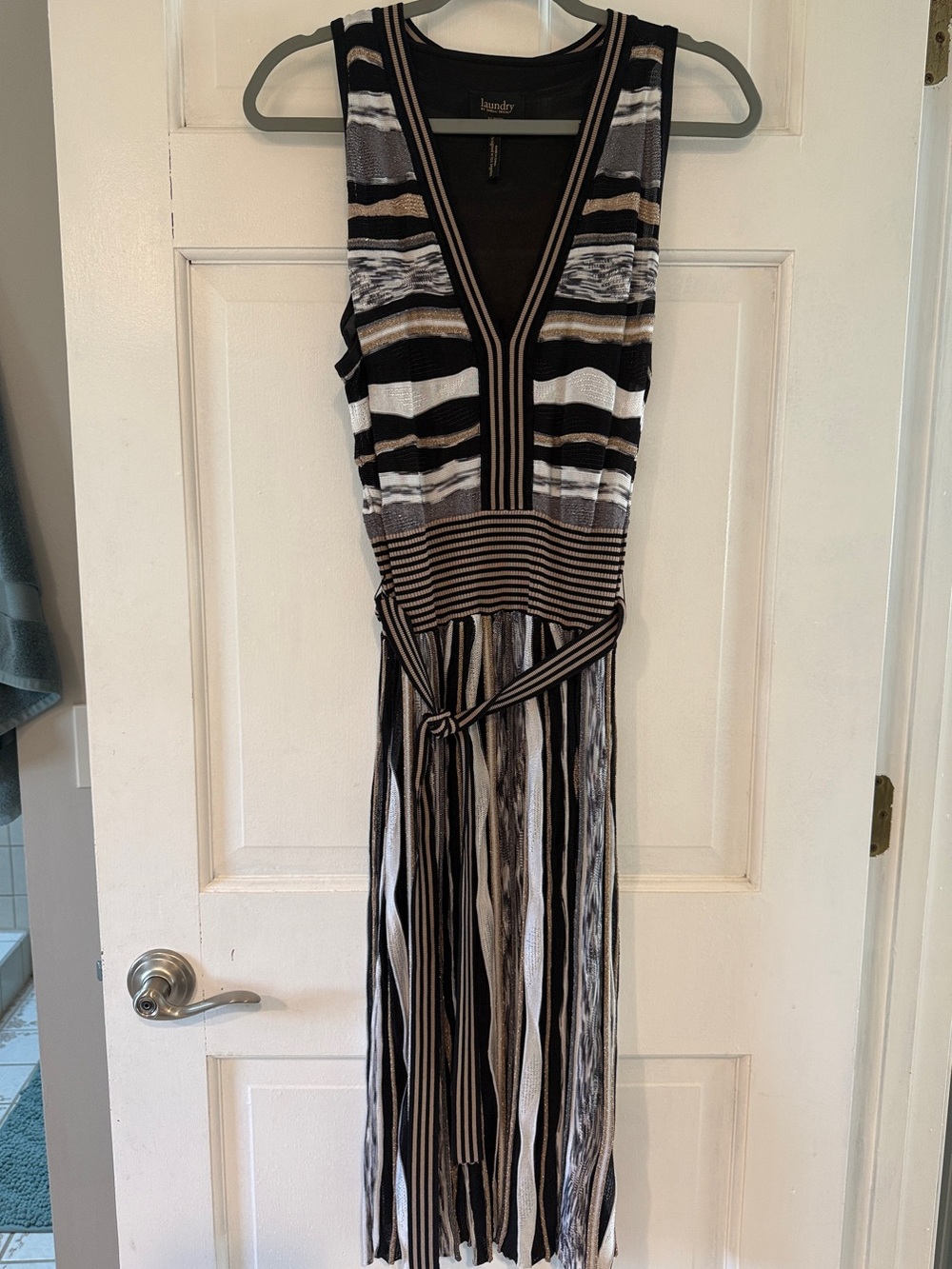 Laundry By Shelli Segal Black, White & Tan Striped V‑Neck Midi Dress